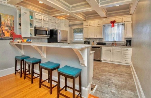 Sylvan Hills House | Cozy & Convenient | Deck,WiFi,NearAirport&Downtown