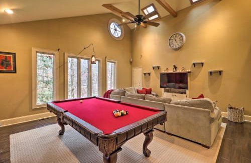 Conyers House | Cozy Conyers Cabin with Fireplace and Pool Table!