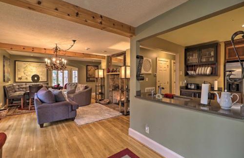 Conyers House | Cozy Conyers Cabin with Fireplace and Pool Table!
