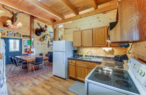 Cora House | Cozy Cora Studio Cabin with Wind River Mtn Views