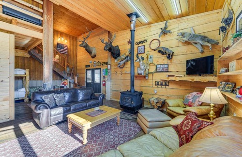 Cora House | Cozy Cora Studio Cabin with Wind River Mtn Views