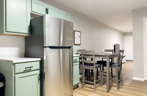 Evansville House | Cozy Corner/2BR/1BA EVV Apartment
