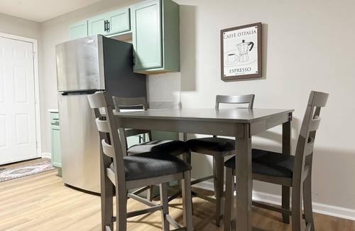Evansville House | Cozy Corner/2BR/1BA EVV Apartment