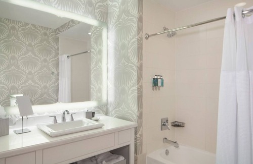 The Loop Hotel | Cozy Corner in Chicago’s Downtown| Walking Distance to Ohio Street Beach