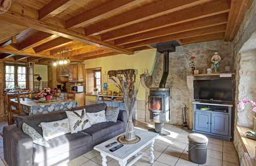 Perigneux Cottage | Cozy cottage 3 br, garden, pets allowed, garage, wifi