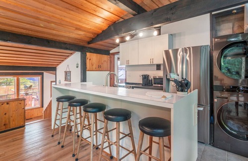 Wymbolwood Beach Cottage | Cozy Cottage Across from Blue Waters with Hot Tub!