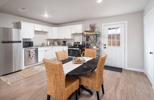 Weston House | COZY COTTAGE-Celina Area-Located in Historic Downtown Weston