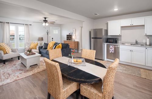 Weston House | COZY COTTAGE-Celina Area-Located in Historic Downtown Weston