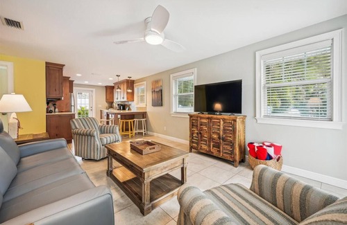 Holmes Beach Cottage | Cozy Cottage for 4 located steps from the beach. Heated Pool in private Patio.