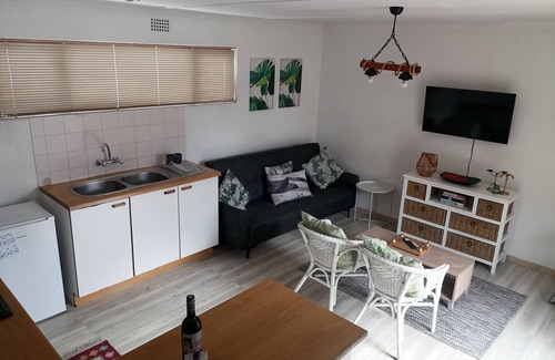 Cape Town Cottage | Cozy cottage for family getaway with private patio and pool in safe suburb.