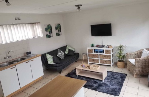 Cape Town Cottage | Cozy cottage for family getaway with private patio and pool in safe suburb.