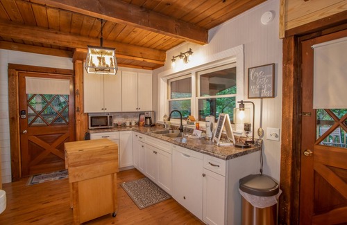 Boone Cottage | Cozy Cottage in Blowing Rock
