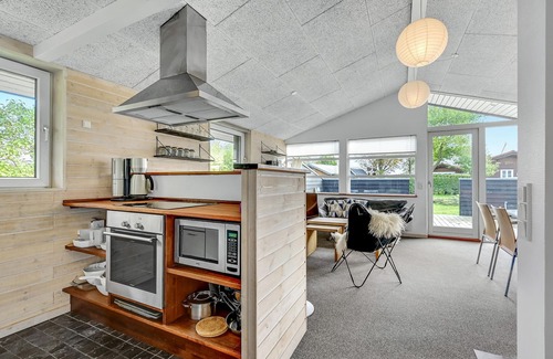Diernæs Strandby House | Cozy cottage in the 2nd row at the beautiful Diernæs Strand.