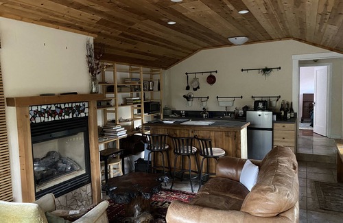 Calistoga Cottage | Cozy cottage in woodsy haven - 2 miles from downtown Calistoga