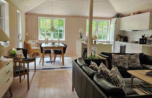 Hoeve Strand House | Cozy cottage just 300 m from Høve Beach