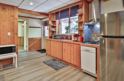 Thornhill Apartment | Cozy Cottage-like Apartment at the Heart of Thornhill!
