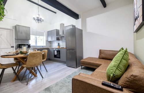 Watford Apartment | Cozy Cottage Near Fields & Harry Potter Studios
