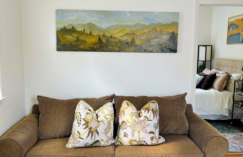 Nashville Cottage | Cozy cottage near Nashville airport with a relaxing feel and nature views!