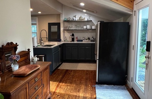 Wilmington Cottage | Cozy Cottage near UNCW, Central Location to All!
