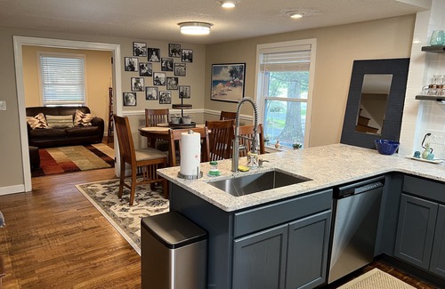 Wilmington Cottage | Cozy Cottage near UNCW, Central Location to All!