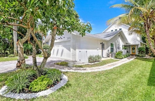 Sun Terrace Cottage | Cozy Cottage - Only 8 Minutes from The Beach in Naples!nn