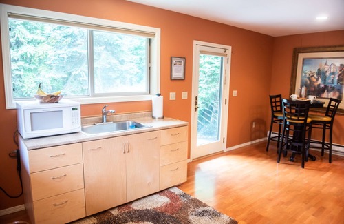 Corvallis Cottage | Cozy cottage retreat surrounded by acres of private forest and trails