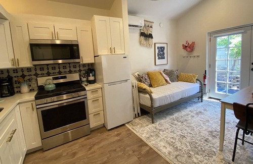 Southwest Anaheim Cottage | Cozy Cottage Spa Tub