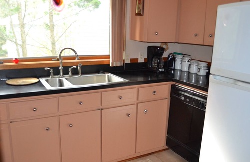 Elk Rapids House | Cozy cottage style home on East Grand Traverse Bay in Elk Rapids. A/C.