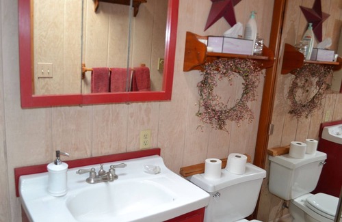 Elk Rapids House | Cozy cottage style home on East Grand Traverse Bay in Elk Rapids. A/C.