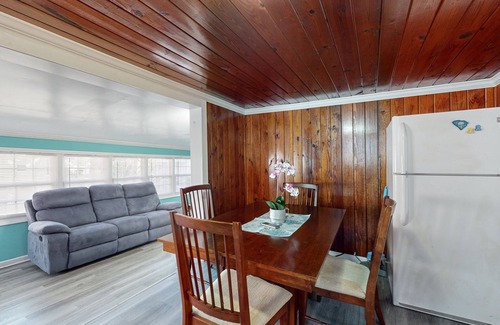 Crescent Beach Cottage | Cozy cottage with W/D, dog friendly & close to beach - Shared Outdoor