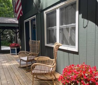 Highlands House | Cozy Cottage w Hot Tub, 5 min walk to Main St