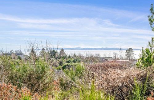 Handrup Strand House | Cozy Cottage With Sea View At Handrup Strand