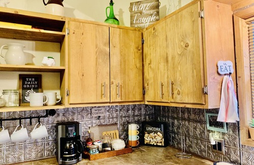 Hot Springs Cottage | Cozy, Country Cottage centrally located, close to Lakes & Oaklawn