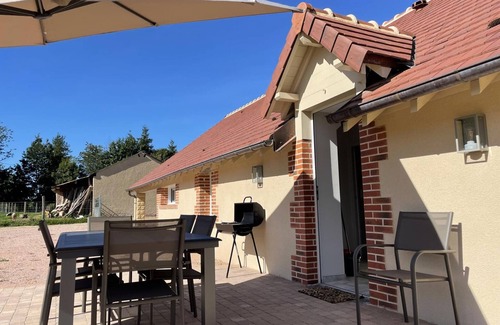 Thiel-sur-Acolin Cottage | Cozy Countryside Getaway: 2-BR, Terrace, Close to Le Pal, Fully Equipped