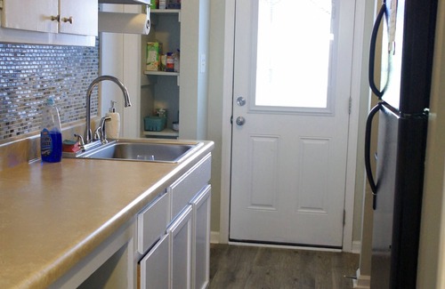 Sneads Ferry House | Cozy couples retreat, dog friendly, 1 block to ocean or sound
