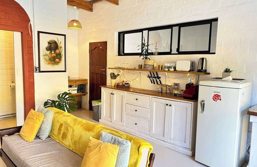 Fish Hoek Apartment | Cozy Couples’ Escape w/pool, bbq & Fireplace