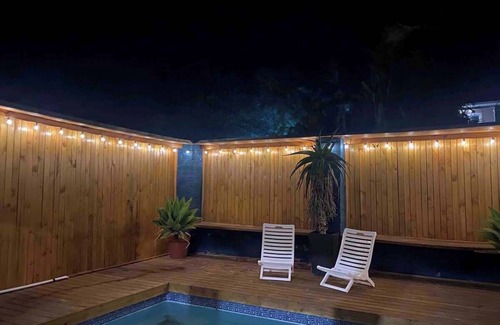 Fish Hoek Apartment | Cozy Couples’ Escape w/pool, bbq & Fireplace