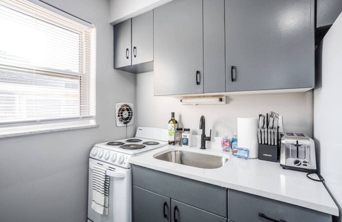Oakley Apartment | Cozy Cove Oakley 1B/1B Garage Park 10 min to UC