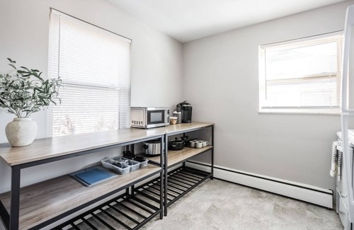 Oakley Apartment | Cozy Cove Oakley 1B/1B Garage Park 10 min to UC