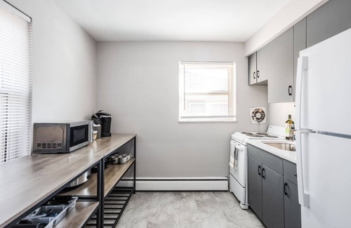 Oakley Apartment | Cozy Cove Oakley 1B/1B Garage Park 10 min to UC