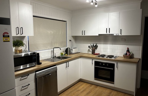 Cowes House | Cozy Cowes Escape - 4 bedroom/sleeps 8n*1 extra free night with every booking.*