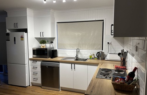 Cowes House | Cozy Cowes Escape - 4 bedroom/sleeps 8n*1 extra free night with every booking.*