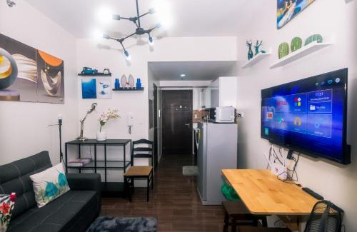 San Antonio Apartment | Cozy Crash Pad A Laughter Friendly Makati 2270 Gym swim park 300 mbps