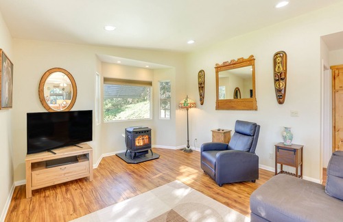 Cedarpines Park Cabin | Cozy Crestline Vacation Rental w/ Deck & Grill!