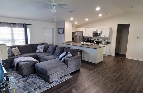 LaBelle House | Cozy crib to unwind and relax with the family