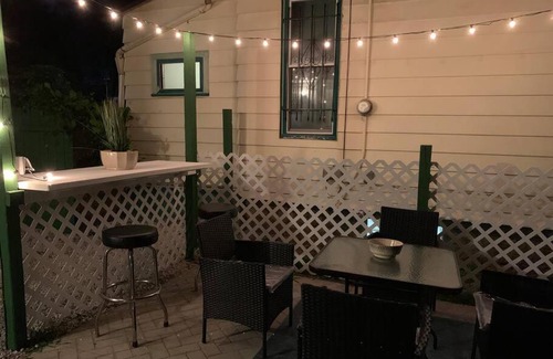 Cleveland Apartment | Cozy Daisy 2 Bedrooms With Patio, Wi-Fi, Parking & Self Check In