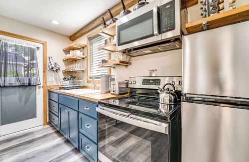 Dayton Apartment | Cozy Dayton Cottage w/Yard: Walk to Main Street!