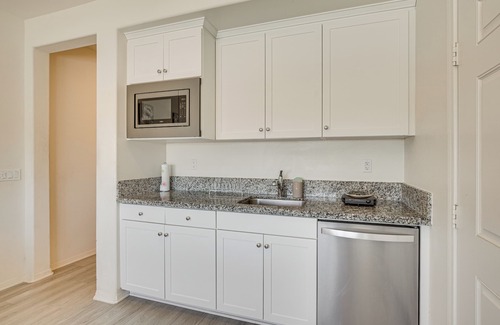 Victorville Apartment | Cozy Desert Sanctuary 9 Mi to Mojave Narrows Park!