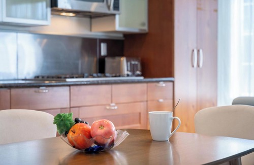 Davis Tract House | Cozy Designer 3BR 7-mins to Oakland Airport