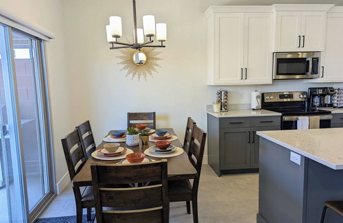 Washington House | Cozy Dog & Baby Friendly Home, Hot tub, fire pit & heated pool, near Zions
